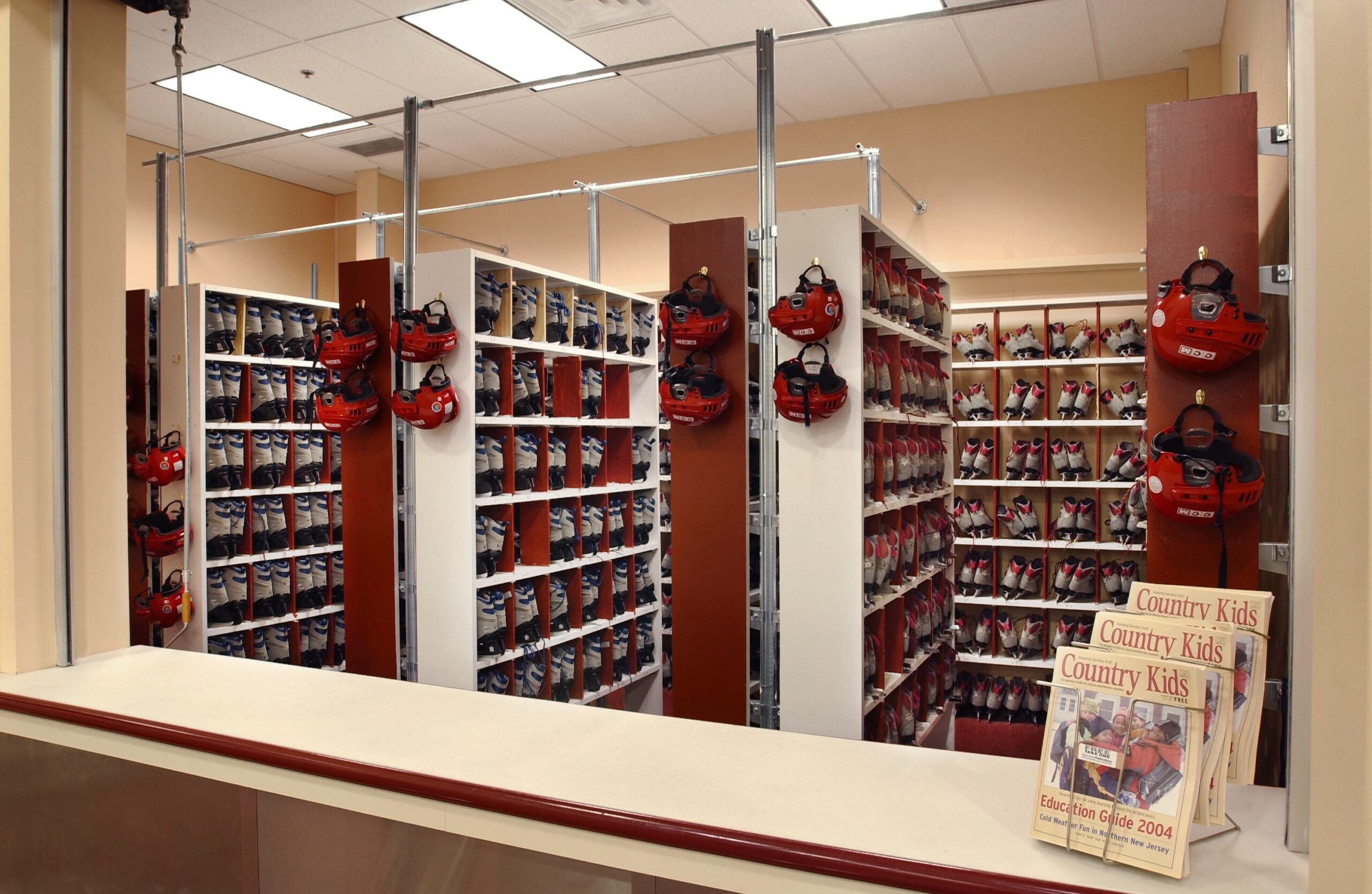 SKATE RENTAL ROOM cc
